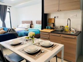 High Floor studio Austin Regency Mount Austin w Balcony 3 plus 1pax 5 mins AEON